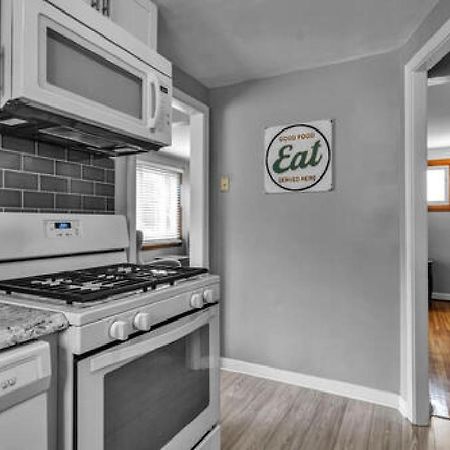 Gorgeous 2 Queen Bedroom Lower Apartment In North Buffalo With Free Driveway Parking Exterior foto