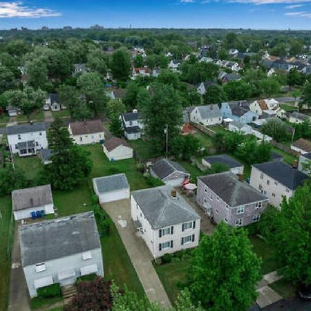 Gorgeous 2 Queen Bedroom Lower Apartment In North Buffalo With Free Driveway Parking Exterior foto