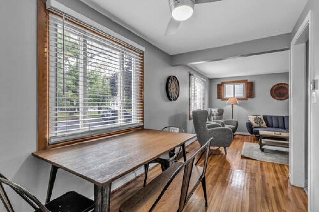 Gorgeous 2 Queen Bedroom Lower Apartment In North Buffalo With Free Driveway Parking Exterior foto