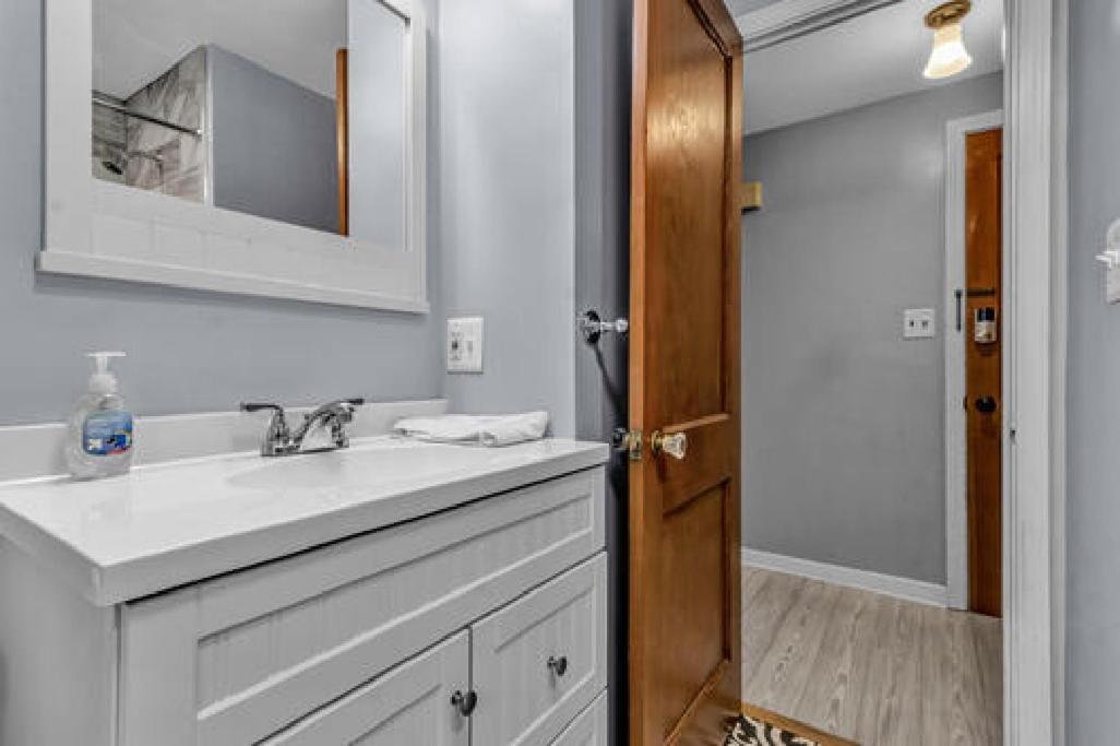 Gorgeous 2 Queen Bedroom Lower Apartment In North Buffalo With Free Driveway Parking Exterior foto
