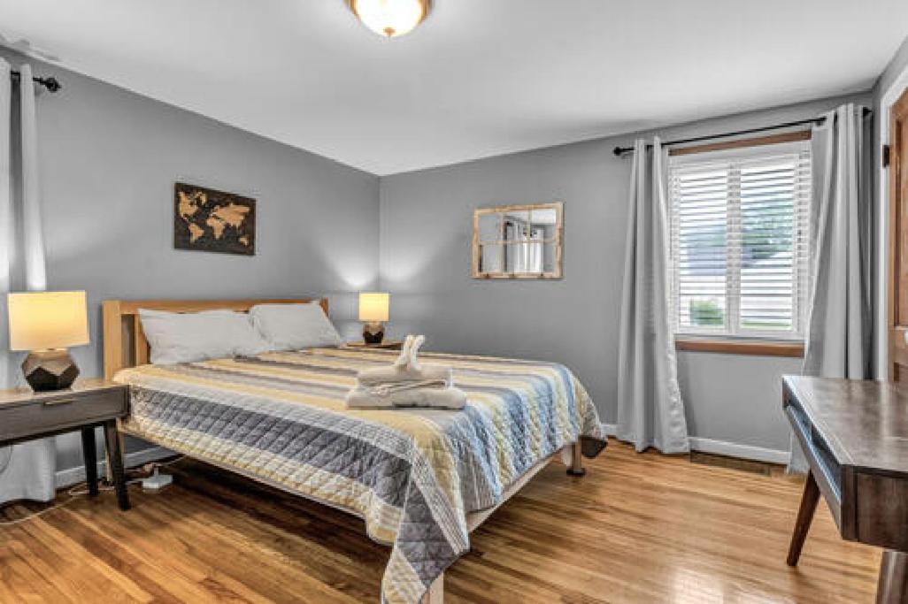 Gorgeous 2 Queen Bedroom Lower Apartment In North Buffalo With Free Driveway Parking Exterior foto